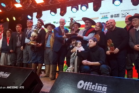 NA CASA DO MATE VENCE A 39° EDIÇÃO DO CARIJO DA CANÇÃO GAÚCHA DE PALMEIRA DAS MISSÕES