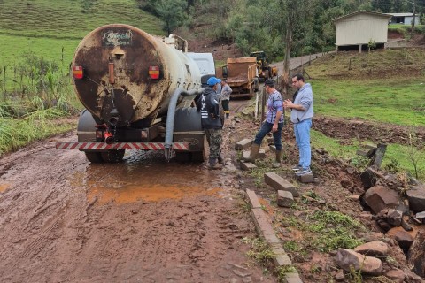 PREFEITURA DE BARRA DO GUARITA INTENSIFICA TRABALHOS APÓS ESTRAGOS DO TEMPORAL